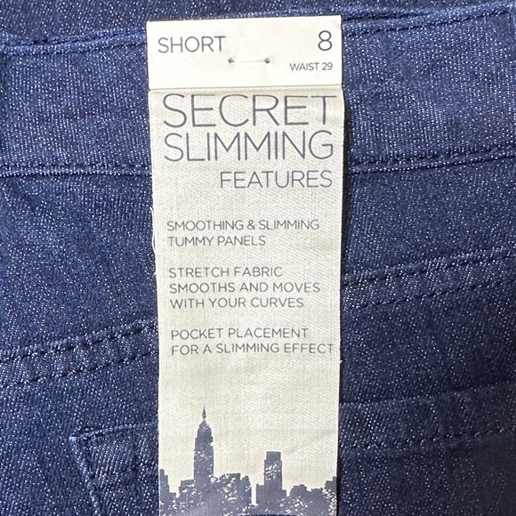 Sutton Short - Picture 3 of 7